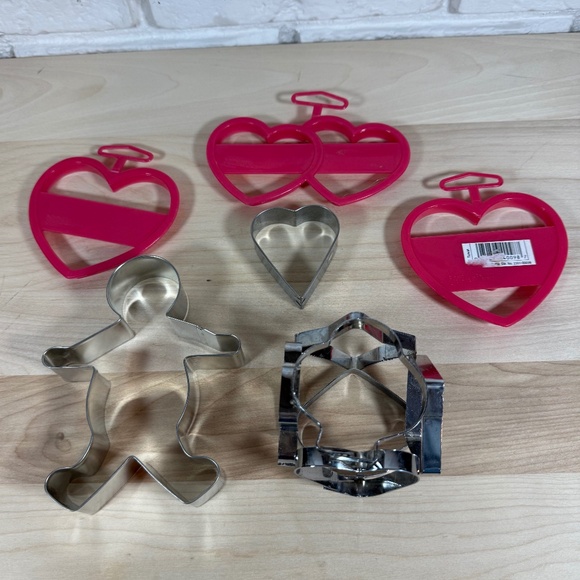 Assorted Cookie Cutters (Hearts, Card Suits, Gingerbread Man) - Picture 1 of 10